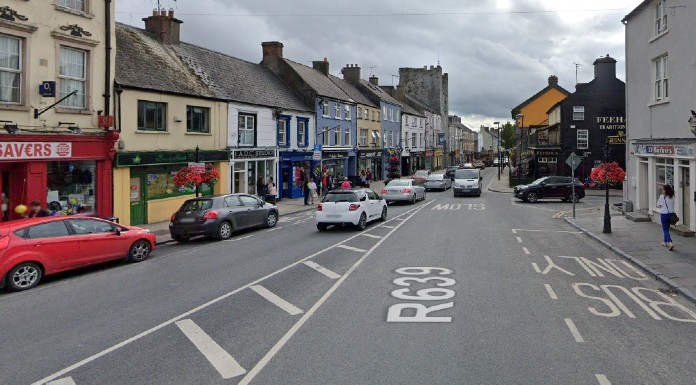 Signage could be erected in Cashel to stem flow of trucks through the town