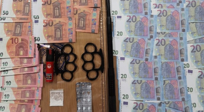 Tipperary Gardaí arrest man after weapons, drugs and counterfeit money seized in Clonmel