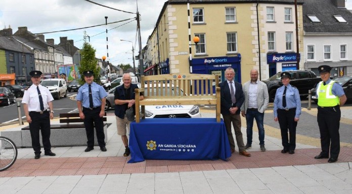 Garda ‘Chatting Bench’ launched in Roscrea