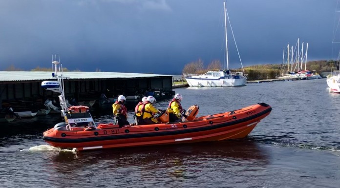 Lough Derg RNLI come to aid of young family