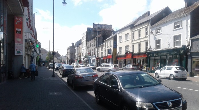 Shoppers show out in Nenagh today (c) Tipp FM