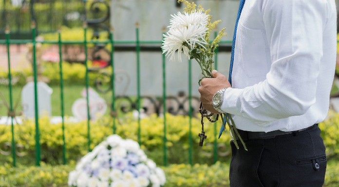 Tipperary funeral director says restrictions need to be eased for families around funerals